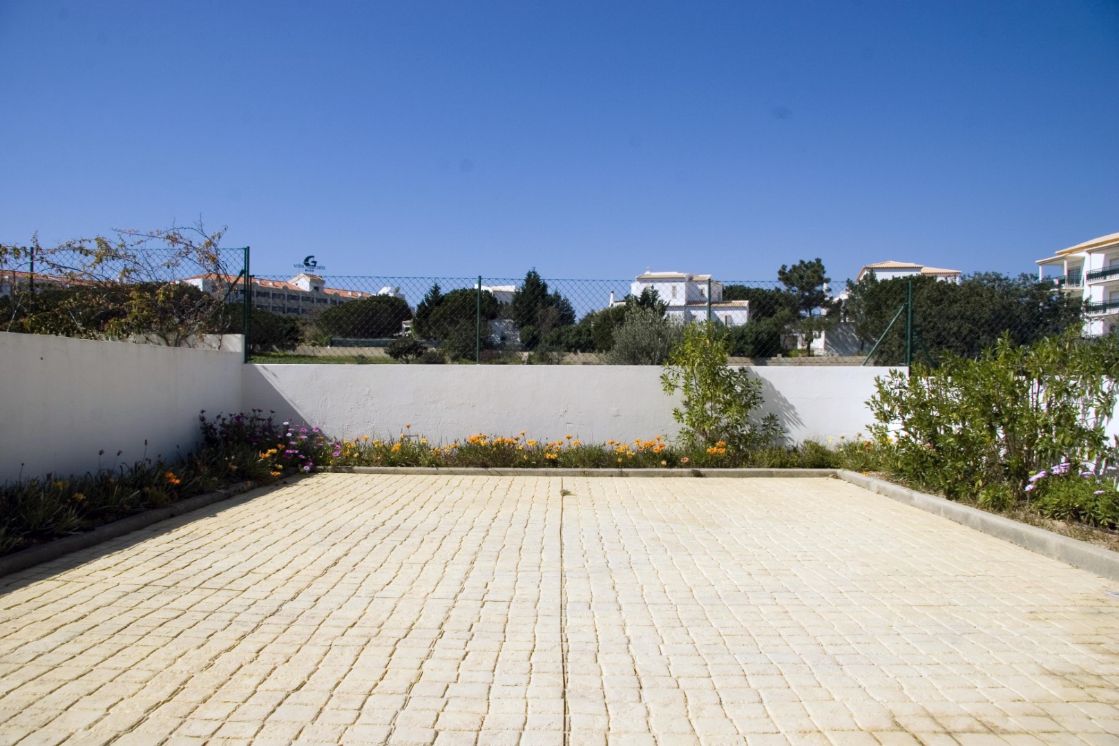 A_Ramos_Apartamento_de_Férias_T1_Praia_da_Galé_Albufeira_1976 terraço exterior